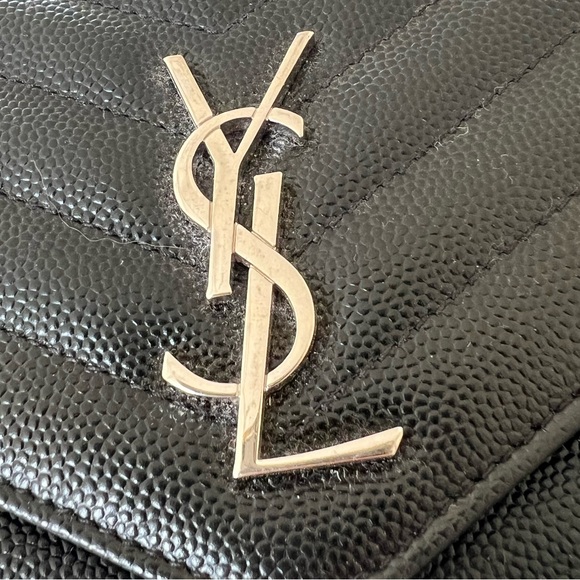 YSL Cassandre WOC - Picture 16 of 16